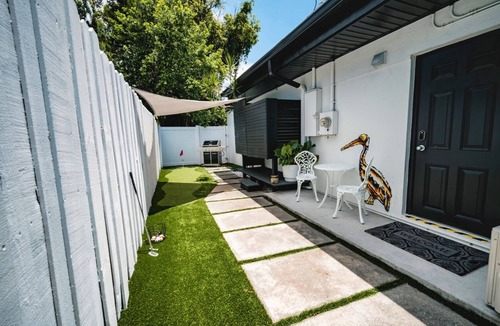 Harbor Bluffs House | Pike’s Graffiti Oasis Close to Beaches!