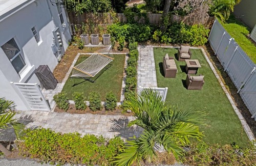 Gillespie Park Apartment | Pineapple Paradise #3 13 min to Beach Fire Pit