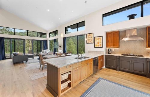 Jamestown House | Pineview Panorama Luxe Retreat 20 Mins 2 Boulder