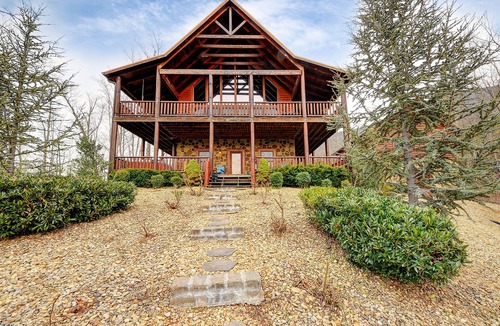 Smoky Mountains Cabin | Ping Pong/Shuffleboard/Sunsets/Theater/Fireplaces/Hot Tub/Pool/Fish Access