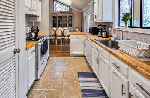 Long Pond Cabin | Pond Place by AvantStay | Game Room, Deck, Fire Pit
