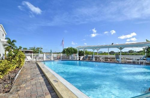 Indian Shores House | Pool Access & Kayaks: Indian Shores Townhome