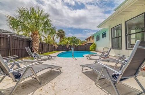 Harbor Hills House | Pool Outdoor Dining Near Beach