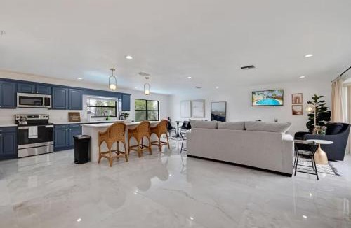 Harbor Hills House | Pool Outdoor Dining Near Beach