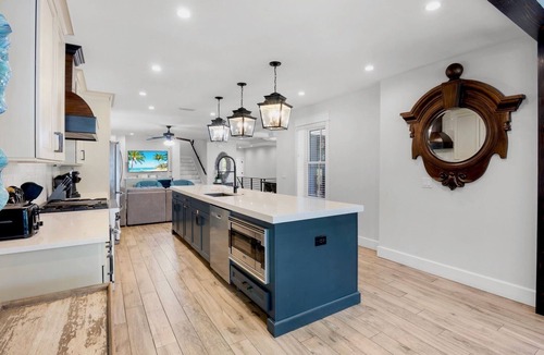 Saint Armands Key House | Pool, Putting Green, Steps to Shopping, Tons of Living Space -The Shore House