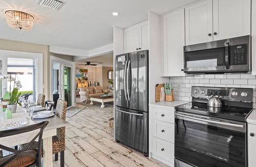 Cape Coral House | Pool, Spa, Kayaks, Bikes, Fishing gear & more