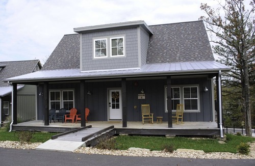 Kimberling City Cabin | Poolside Cabin #11 (3 bedroom cabin, Modern, Scenic Views, oversized deck.)