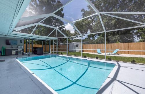 South Gate Ridge House | Poolside Paradise
