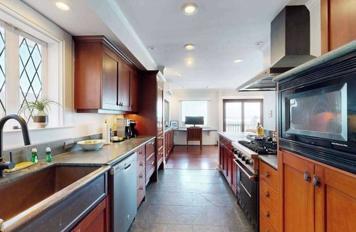 Diamond Head - Kapahulu - St. Louis House | Posh Beachfront Waikiki Home with 3 Lanais - Walk to Dining