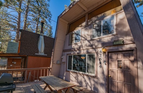 Big Bear Lake House | Prescott's Place - Adorable Gambrel Style Cabin close to Bear Mountain! Hot Tub, Board Games!