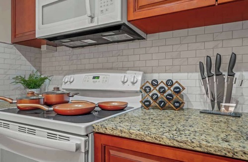 Chinatown Condo | Pride Weekend Stay | King Beds | Free Parking