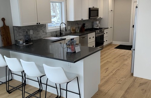 Killington House | PRIME LOCATION w/HOT TUB! GUT RENOVATED 4 BEDROOM HOME!