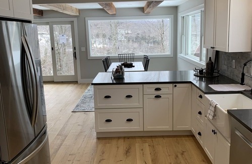 Killington House | PRIME LOCATION w/HOT TUB! GUT RENOVATED 4 BEDROOM HOME!
