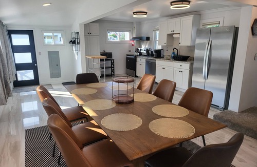 Niantic House | PRIVATE BEACH: A PALACE IN PARADISE @ NIANTIC W/6 QUEENS 1 TWIN BED