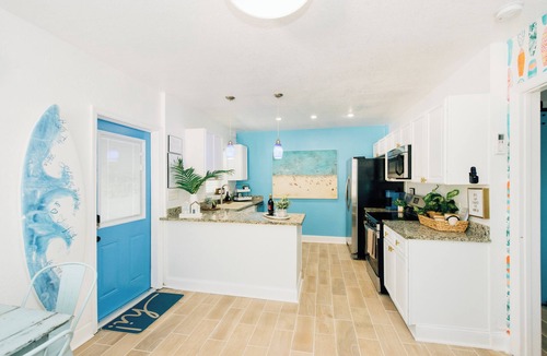 St. Pete Beach Resort | Private Beach Micro-Resort >1 mile to the beach [ALL 4 Units] sleeps 18
