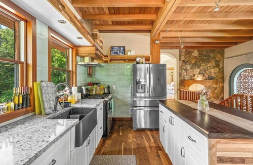 Charlestown House | Private Charlestown Forest Retreat Near East Beach
