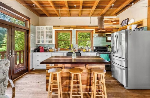 Charlestown House | Private Charlestown Forest Retreat Near East Beach