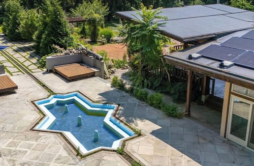Charlestown House | Private Charlestown Forest Retreat Near East Beach