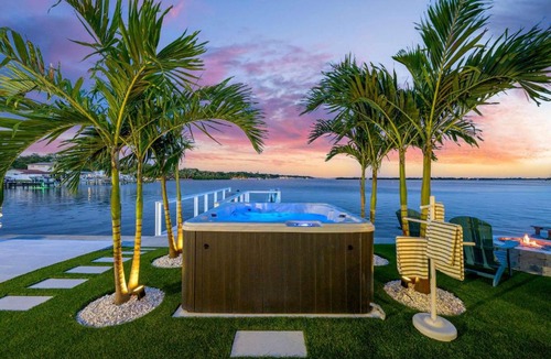 St. Petersburg - Clearwater House | Private Dock Pool Hottub Puttputt Games