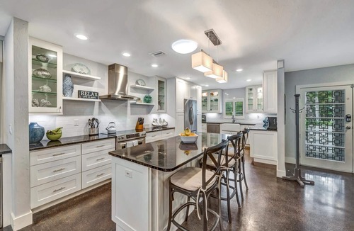 Saint Armands Key House | Private Heated Pool, walk to St Armand's! Perfect for families!
