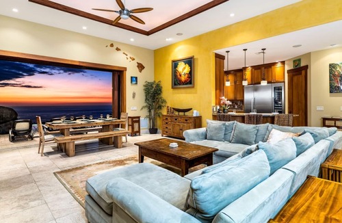 Kailua-Kona House | 🏖️Private Kona Luxury Home | Infinity Pool, Ocean Views & 3 King Suites