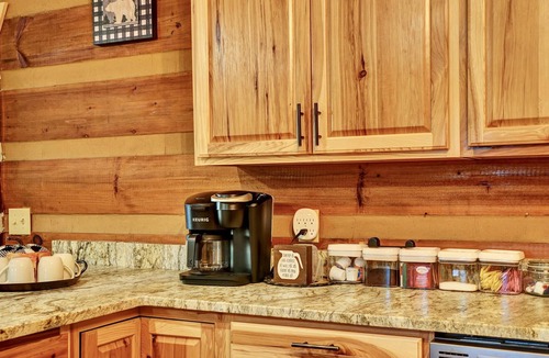 Cleveland Cabin | Private log cabin for 16