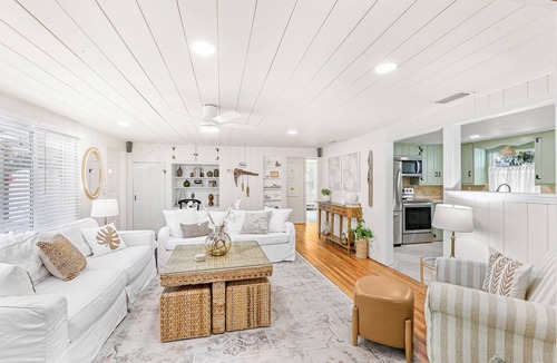 South Gate Ridge House | PRIVATE Peaceful Sarasota 2 Bed 2 Bath Oasis with Pool, Outdoor Kitchen, Hot Tub