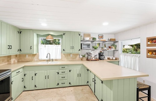 South Gate Ridge House | PRIVATE Peaceful Sarasota 2 Bed 2 Bath Oasis with Pool, Outdoor Kitchen, Hot Tub