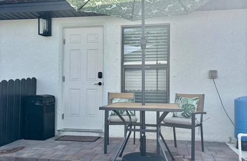 Harris House | Private Serene Studio Getaway with Private Patio .