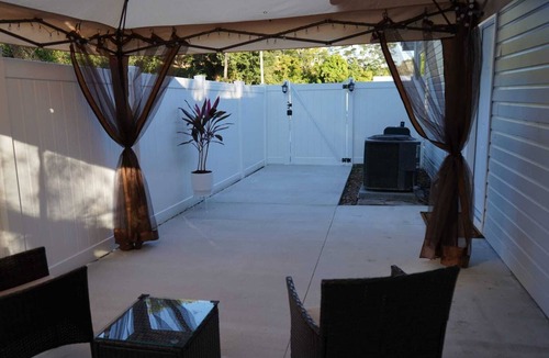 Temple Crest Apartment | Private suite with independent entrance + hottub. Only 3 minutes from Busch Garden