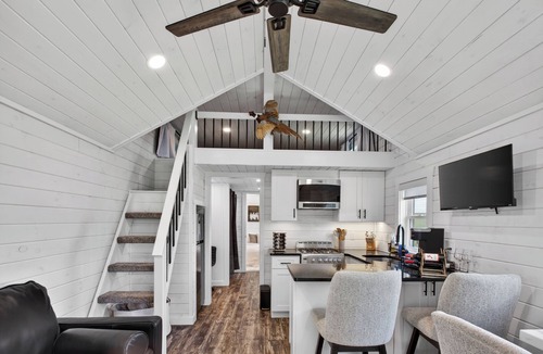 Gordonville House | Private Tiny Home Surrounded By Farmland W/Hottub