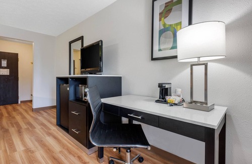 Moon Township Hotel | Quality Inn Coraopolis - Pittsburgh Airport
