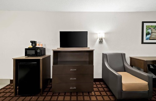 Raeford Hotel | Quality Inn Raeford