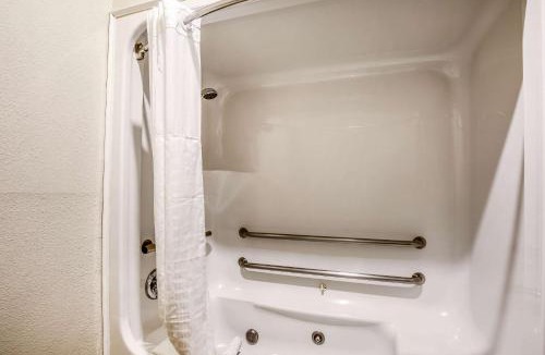 El Lago Hotel | Quality Inn & Suites Seabrook- NASA- Kemah