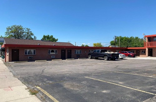 Englewood Apartment | Queen Suite Non - Smoking