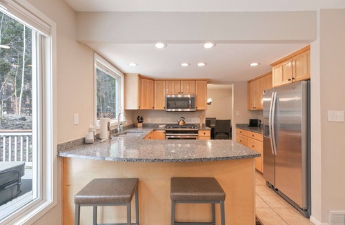 Warrior's Mark House | Quicksilver Chalet: Hot Tub, Sleeps 10