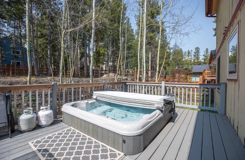 Warrior's Mark House | Quicksilver Chalet: Hot Tub, Sleeps 10