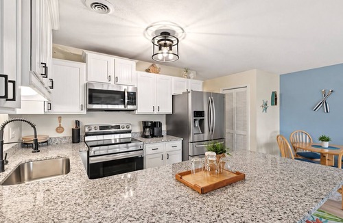 Little River Condo | Quiet Coastal Getaway King Bed Pools Private Balcony Near Beach Sleep 6