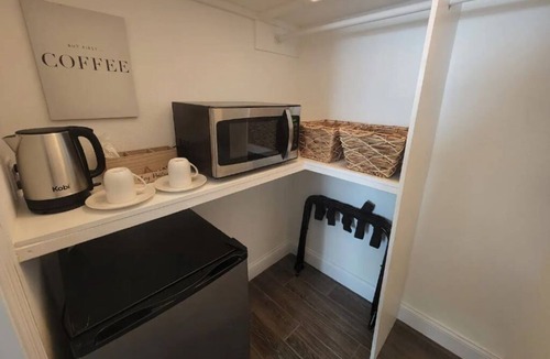 Ballast Point Apartment | Quiet & Cozy South Tampa Suite in Gated Community