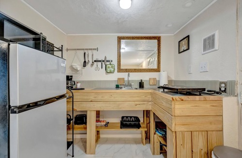 Temple Crest Apartment | Quiet Studio Near Busch Gardens With Fenced Yard and BBQ