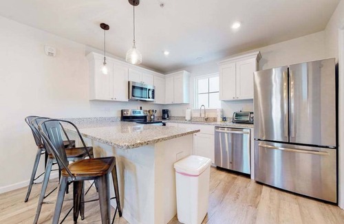 Rehoboth Beach Apartment | Rehoboth Beach House updated condo with outdoor pool & washer/dryer