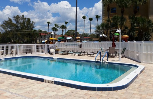 Dunedin Condo | Relax and enjoy life at our updated Dolphin Point Condo in Dunedin