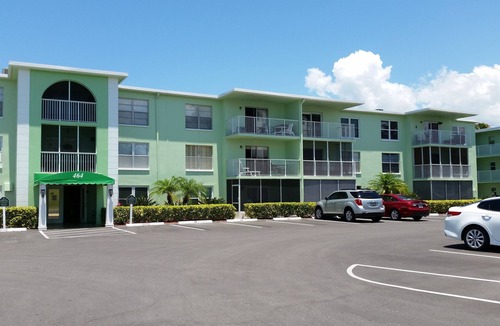 Dunedin Condo | Relax and enjoy life at our updated Dolphin Point Condo in Dunedin
