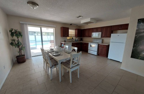 Cape Coral Apartment | Relax and enjoy – Quiet vacation home with heated privat pool!