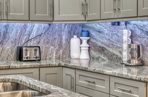 Lake Sarasota House | Relax and recharge Hot Tub,Tesla charger,10 sleeps