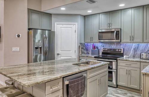Lake Sarasota House | Relax and recharge Hot Tub,Tesla charger,10 sleeps