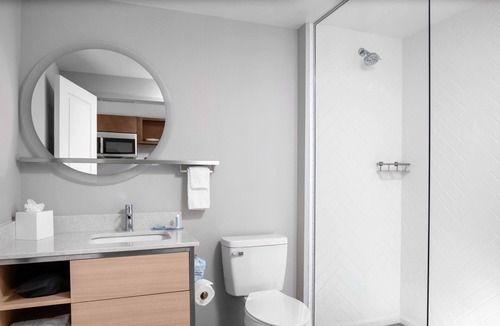 Clearwater Hotel | Relax and Unwind! 3 Relaxing Units, Free Breakfast, Free Parking, Pets Allowed
