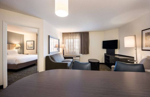 Nassau Bay Hotel | Relaxation and Comfort in Houston! 2 Modern Units, Full Kitchen, Pets Allowed!