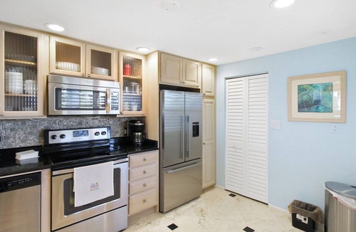 Sarasota Condo | Relaxing 3rd floor Longboat Key condo with pool views - Beachbound Bliss