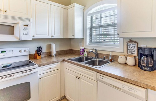 Little River Condo | Relaxing Condo w/Pool Near Beach & Casino